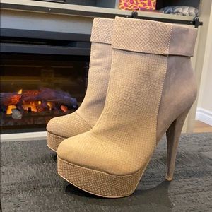 🛍JustFab🛍 taupe stiletto bootie❤️